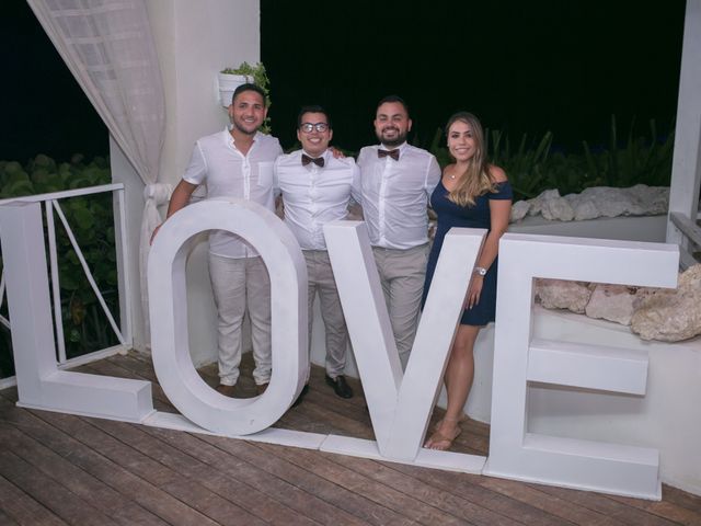 La boda de Jonhatan y Roberto en Cancún, Quintana Roo 99