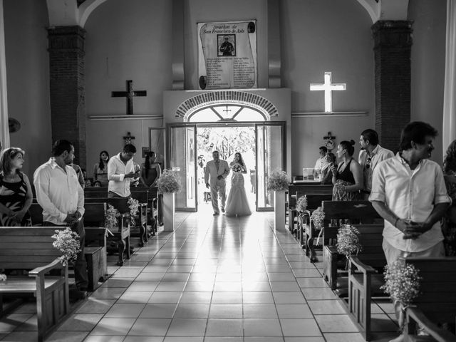La boda de César  y Karen Stephania  en Puerto Vallarta, Jalisco 40