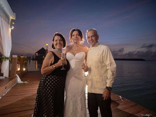 La boda de Alejandro y Elena en Cancún, Quintana Roo 24