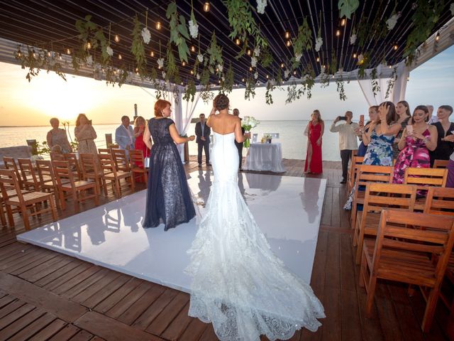 La boda de Alejandro y Elena en Cancún, Quintana Roo 32