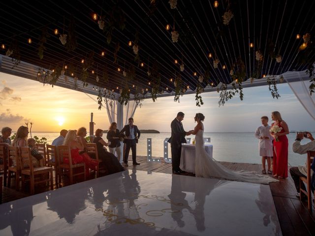 La boda de Alejandro y Elena en Cancún, Quintana Roo 33