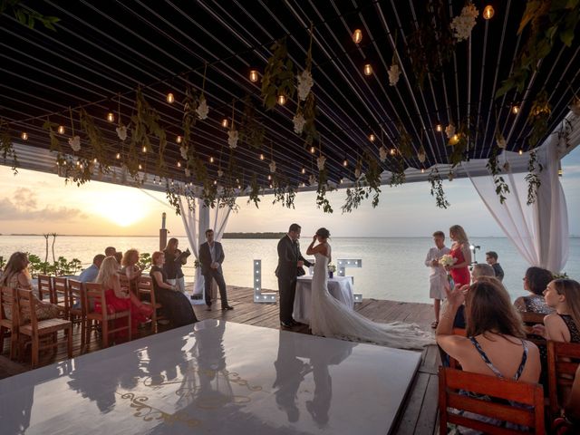 La boda de Alejandro y Elena en Cancún, Quintana Roo 34