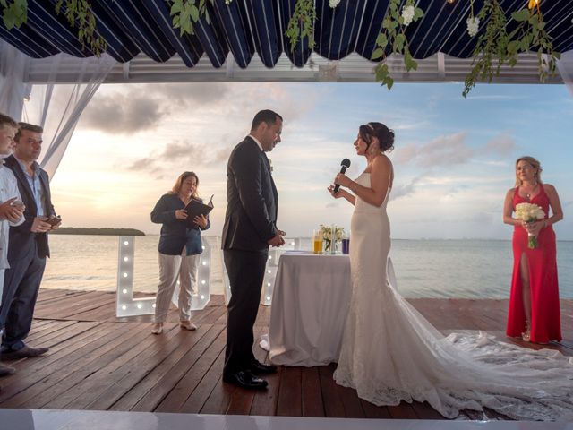 La boda de Alejandro y Elena en Cancún, Quintana Roo 36