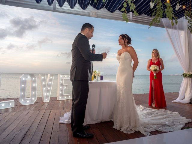 La boda de Alejandro y Elena en Cancún, Quintana Roo 37