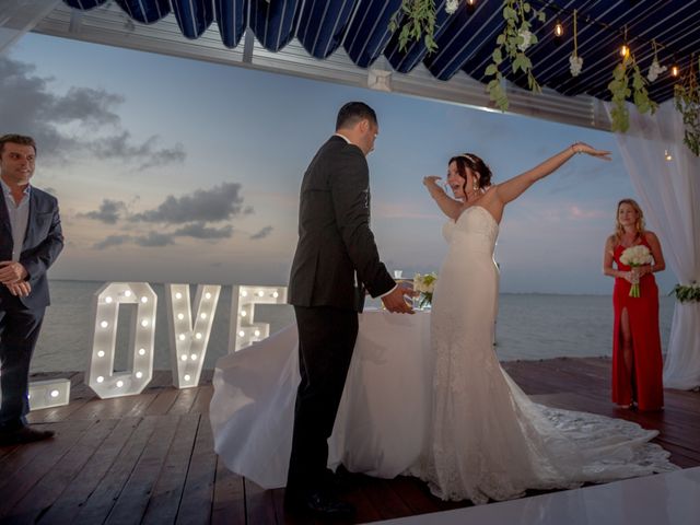 La boda de Alejandro y Elena en Cancún, Quintana Roo 39