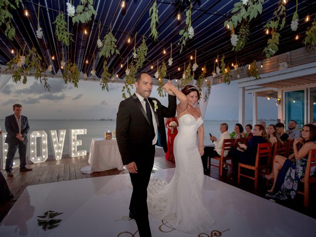 La boda de Alejandro y Elena en Cancún, Quintana Roo 40