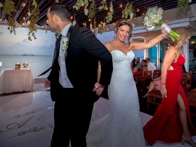 La boda de Alejandro y Elena en Cancún, Quintana Roo 41