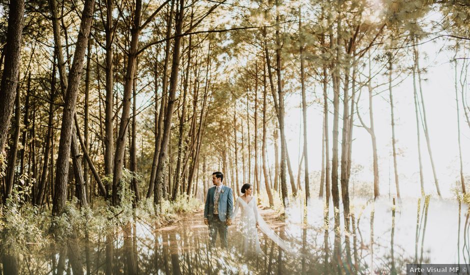 La boda de Óscar y Elena en La Manzanilla de La Paz, Jalisco