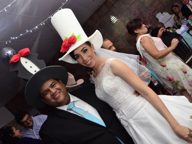 La boda de Jonathan y Claudia en Comalcalco, Tabasco 15