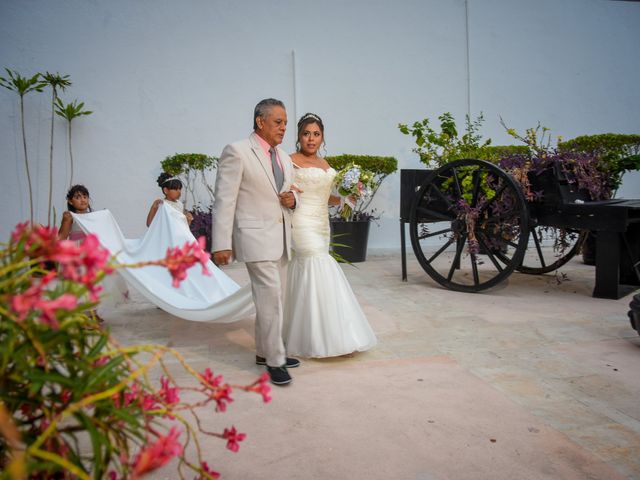 La boda de Luis y Berenice en Acapulco, Guerrero 19