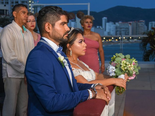 La boda de Luis y Berenice en Acapulco, Guerrero 23