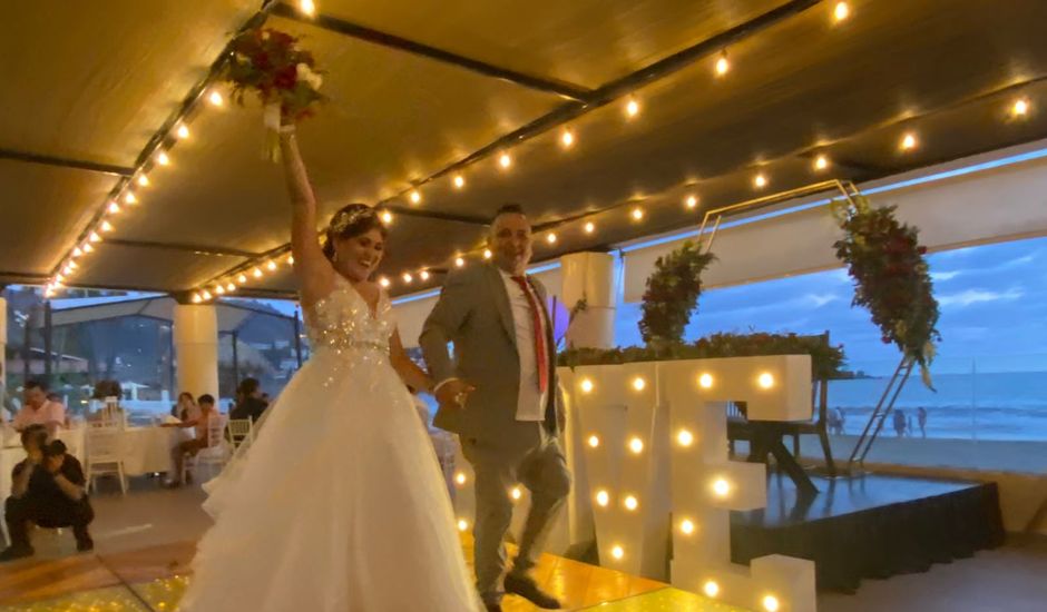 La boda de Miguel y Paulina en Ixtapa Zihuatanejo, Guerrero