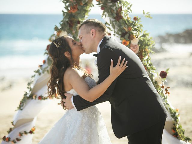 La boda de Oleksander y Chloe en Cabo San Lucas, Baja California Sur 46