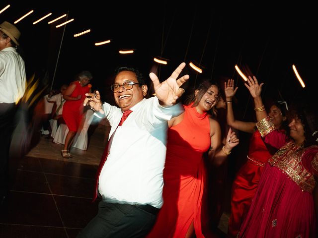 La boda de Oleksander y Chloe en Cabo San Lucas, Baja California Sur 92