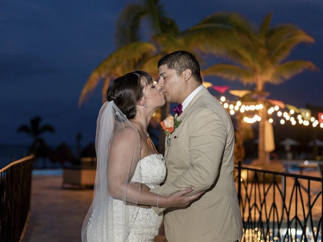 La boda de Dave y Gin en Cancún, Quintana Roo 27