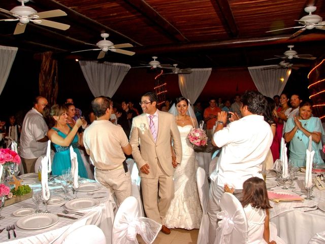 La boda de Javier y Dana en Ixtapa Zihuatanejo, Guerrero 14