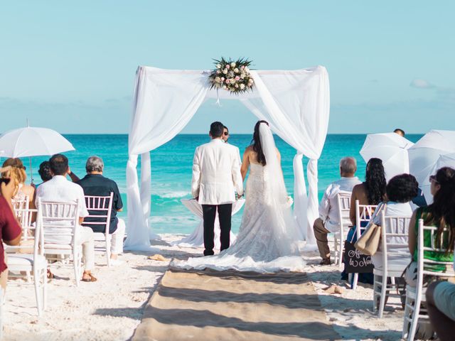 La boda de Odín y Elizabeth en Cancún, Quintana Roo 54