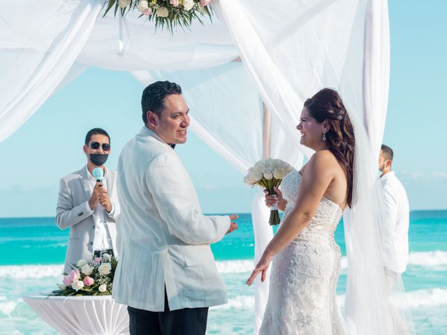 La boda de Odín y Elizabeth en Cancún, Quintana Roo 58