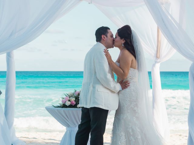 La boda de Odín y Elizabeth en Cancún, Quintana Roo 59