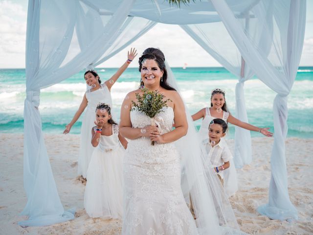 La boda de Odín y Elizabeth en Cancún, Quintana Roo 66