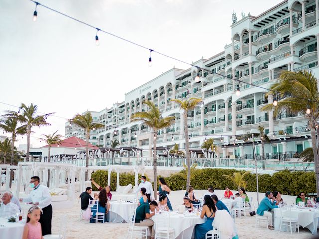 La boda de Odín y Elizabeth en Cancún, Quintana Roo 69