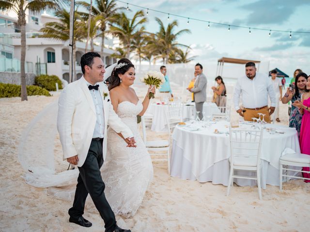 La boda de Odín y Elizabeth en Cancún, Quintana Roo 71