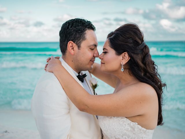 La boda de Odín y Elizabeth en Cancún, Quintana Roo 75