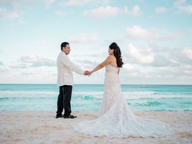La boda de Odín y Elizabeth en Cancún, Quintana Roo 76