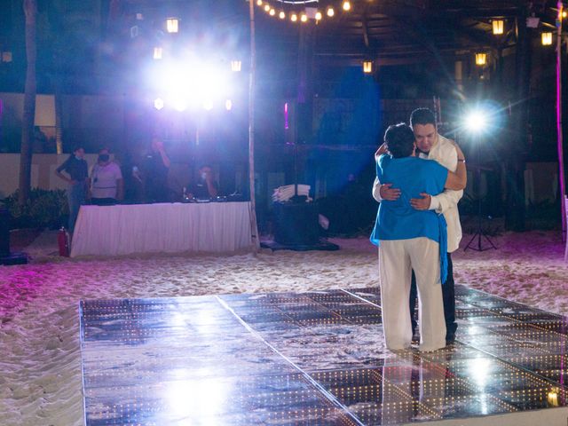La boda de Odín y Elizabeth en Cancún, Quintana Roo 97