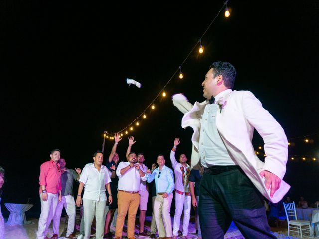 La boda de Odín y Elizabeth en Cancún, Quintana Roo 106