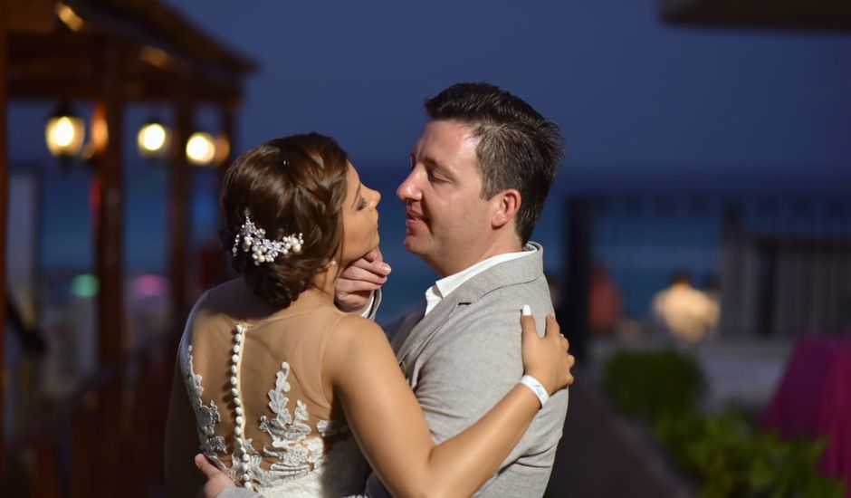 La boda de Adolfo  y Azalia  en Cancún, Quintana Roo