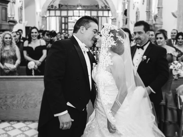 La boda de Misael y Carolina en León, Guanajuato 13