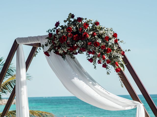 La boda de Adrián y Alejandra en Cancún, Quintana Roo 39