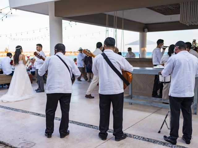 La boda de Adrián y Alejandra en Cancún, Quintana Roo 76