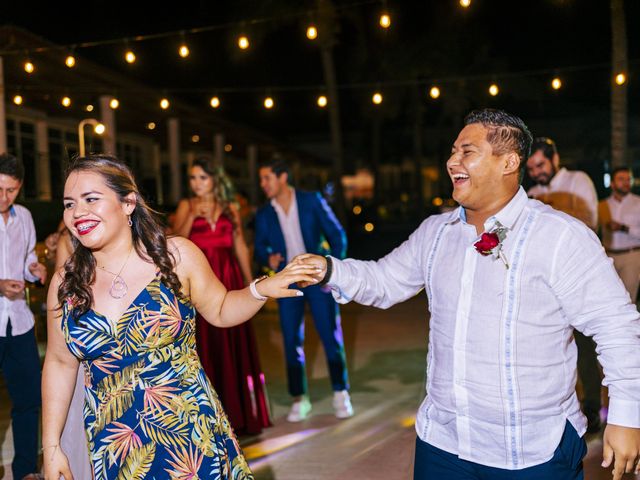 La boda de Adrián y Alejandra en Cancún, Quintana Roo 106