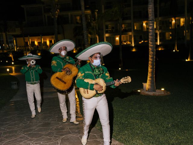 La boda de Adrián y Alejandra en Cancún, Quintana Roo 111