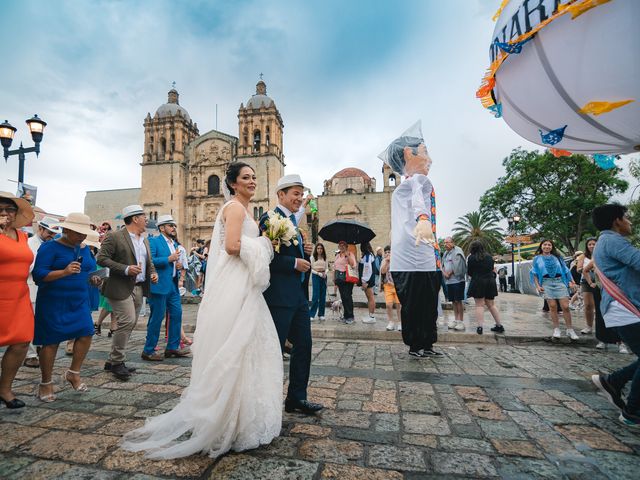 La boda de Leonardo y Mireille en Oaxaca, Oaxaca 42