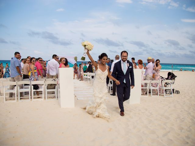 La boda de Arturo y Claudia en Cancún, Quintana Roo 91