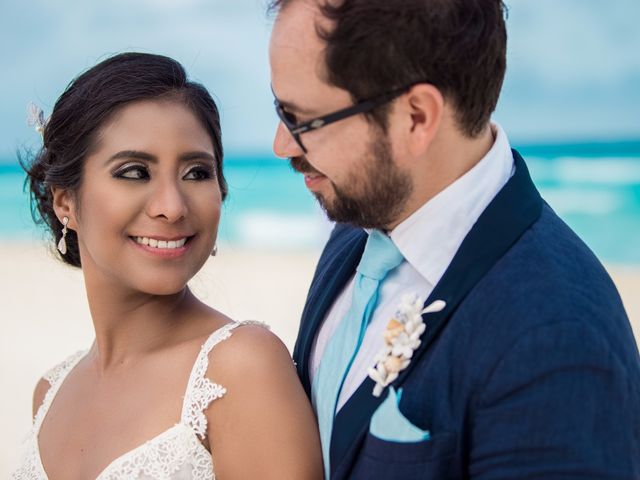 La boda de Arturo y Claudia en Cancún, Quintana Roo 101