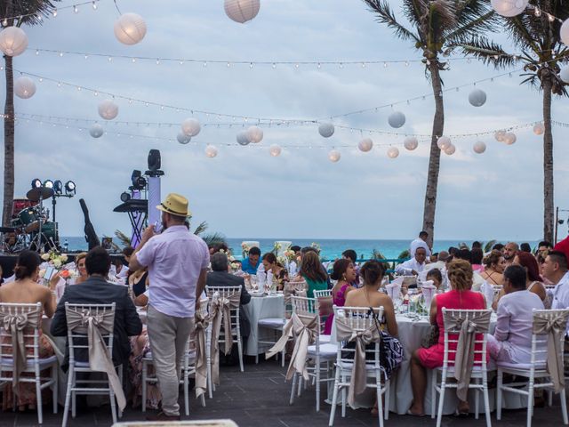 La boda de Arturo y Claudia en Cancún, Quintana Roo 117