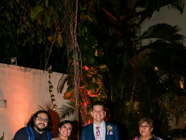 La boda de Victor  y Sandy  en Mérida, Yucatán 21