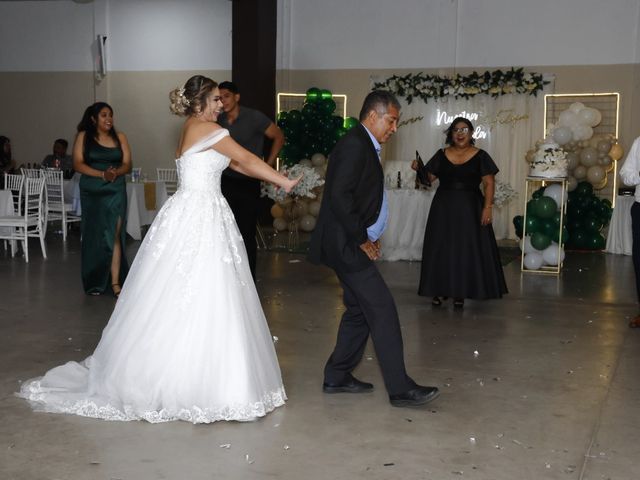 La boda de Felipe y Claren en Lázaro Cárdenas, Michoacán 26