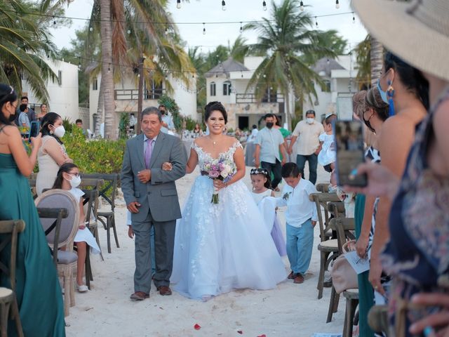 La boda de Daniel y Yuriria  en Telchac Puerto, Yucatán 17