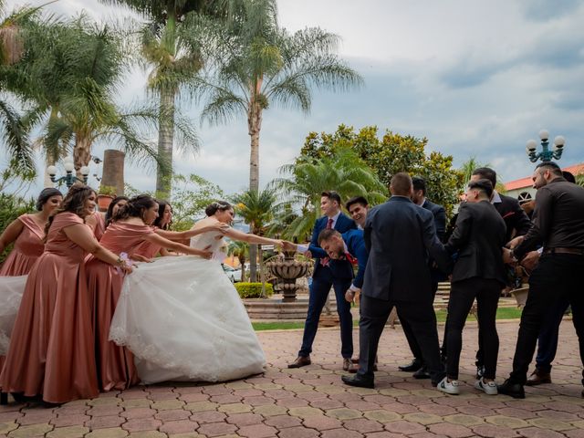 La boda de Cecilia y Víctor Alfonso en Zamora, Michoacán 9