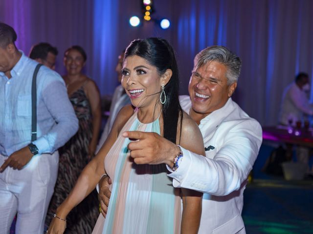 La boda de Edgar y Karla en Cancún, Quintana Roo 164