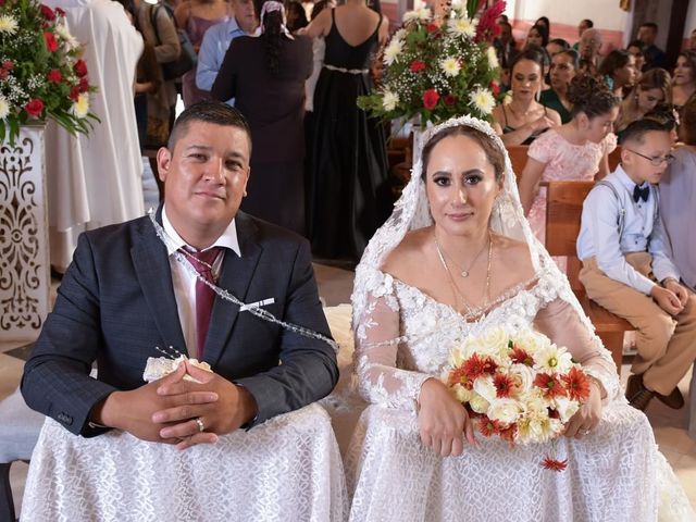 La boda de Erone y Diana  en Ario, Michoacán 6