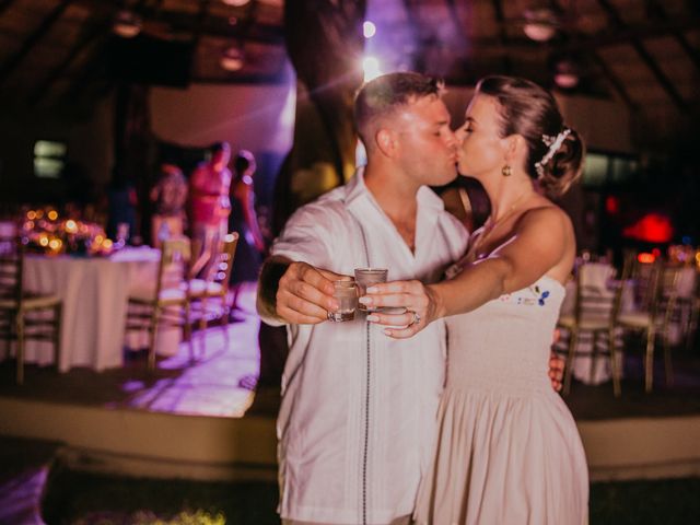 La boda de Robert y Elizabeth en Huatulco, Oaxaca 91