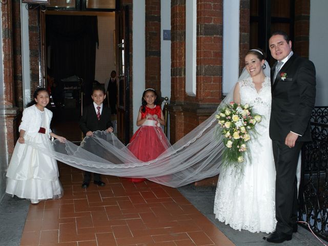 La boda de Carlos y Alondra en Toluca, Estado México 15