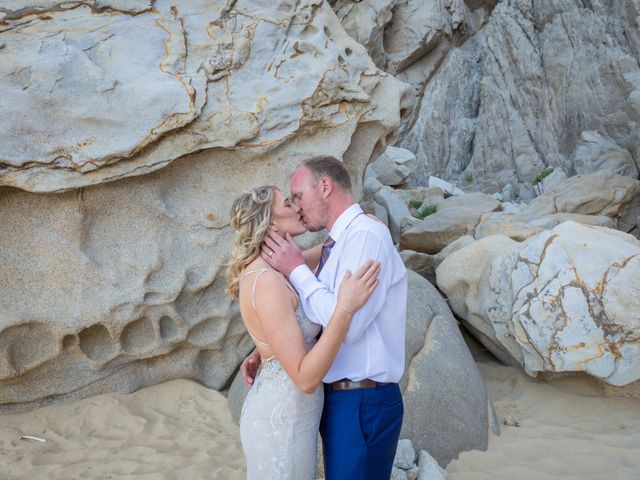 La boda de Erick y Elizabeth en Cabo San Lucas, Baja California Sur 31