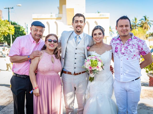 La boda de Rodrigo y Adriana en Mazatlán, Sinaloa 15